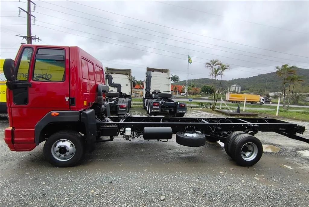 FORD CARGO 1119 2017/2018 - Foto 4