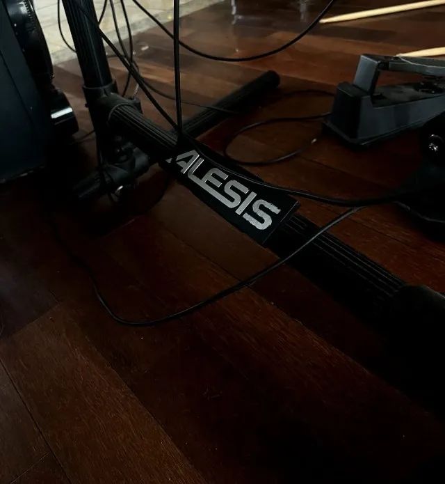 Bateria Eletrônica Alesis Semi-nova - aceito cartão e trocas  - Foto 5