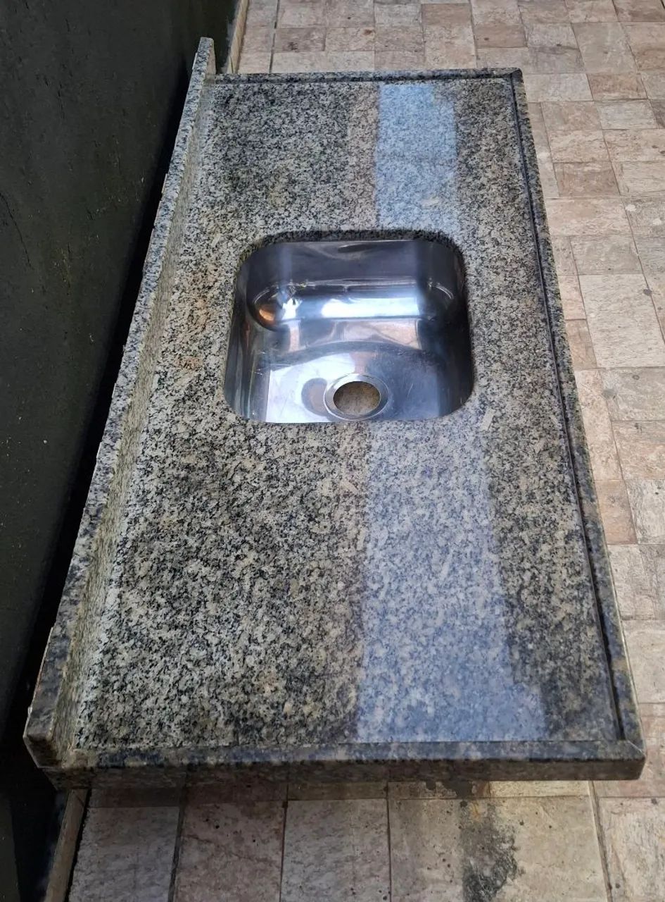 Pia de cozinha em Granito com Cuba em Aço Inox