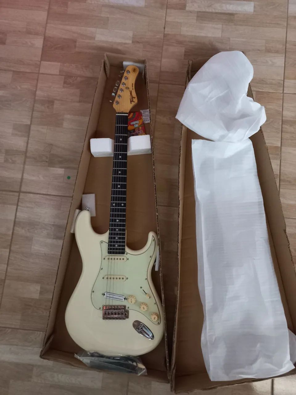 Guitarra Tagima Tg500 + cuvave babe - Foto 4