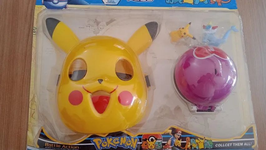 Máscara Pokemon mais bola ou boneco