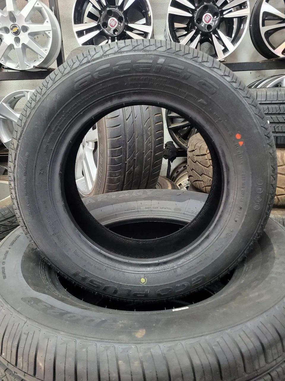 Pneu Accelera 175/70 aro 14