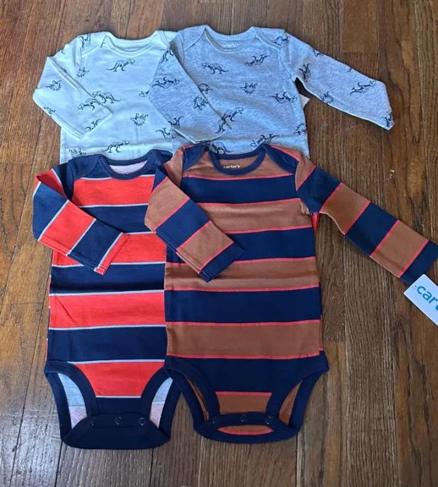 kit 4 bodies manga longa tamanho 6 meses importados (novos) - Foto 2