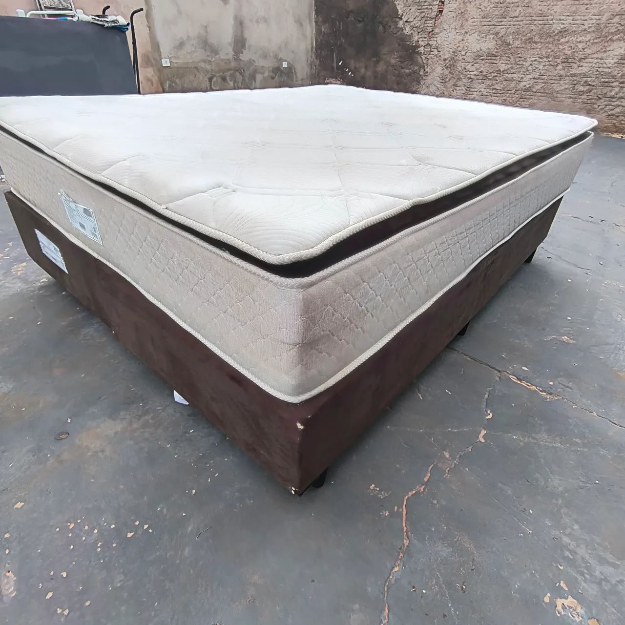 Cama Box Queen semi novo/Entrego 