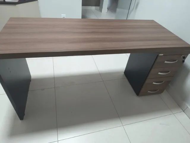 Mesa de Escritório 