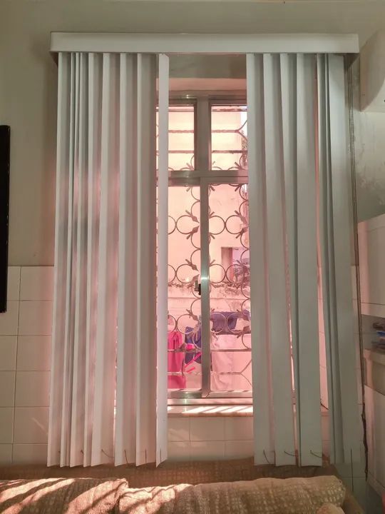 Persiana vertical branca