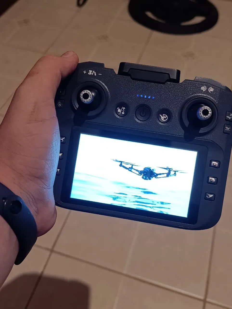 Controle com tela para drone