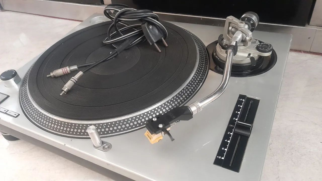 Toca Discos Technics SL1200 Mk2 tudo ok.