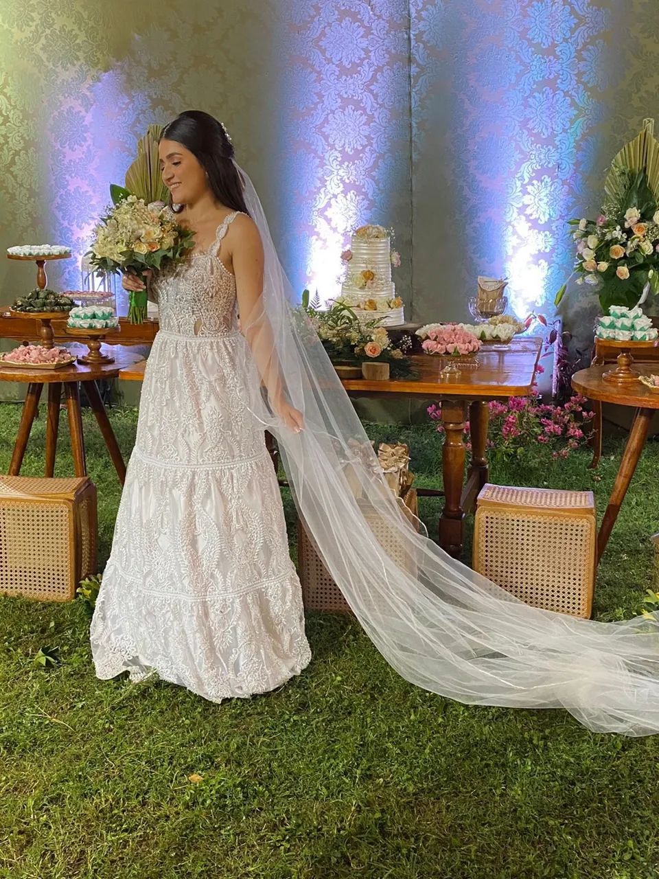 Vestido de Noiva Branco com Renda - Lindo, Elegante e Impecável - Foto 2