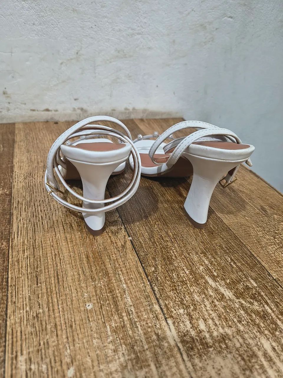 Sapato branco salto taça confortável 