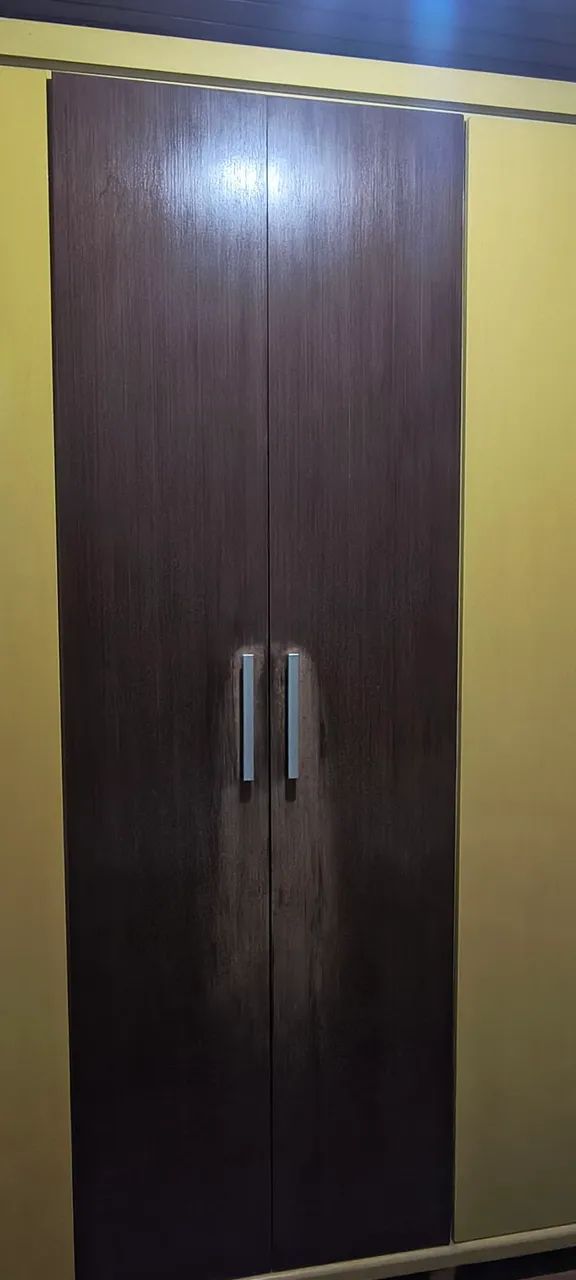 Guarda roupa 6 portas em bom estado
