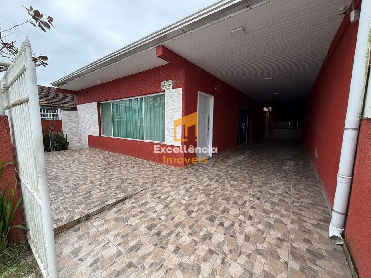 Casa próximo ao mar, monções
