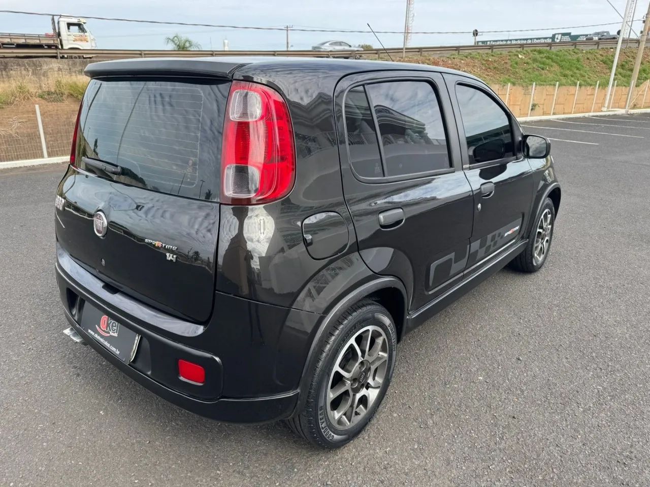 Fiat Uno Sporting 1.4 EVO Fire Flex 8V 4P 2012 - Foto 3