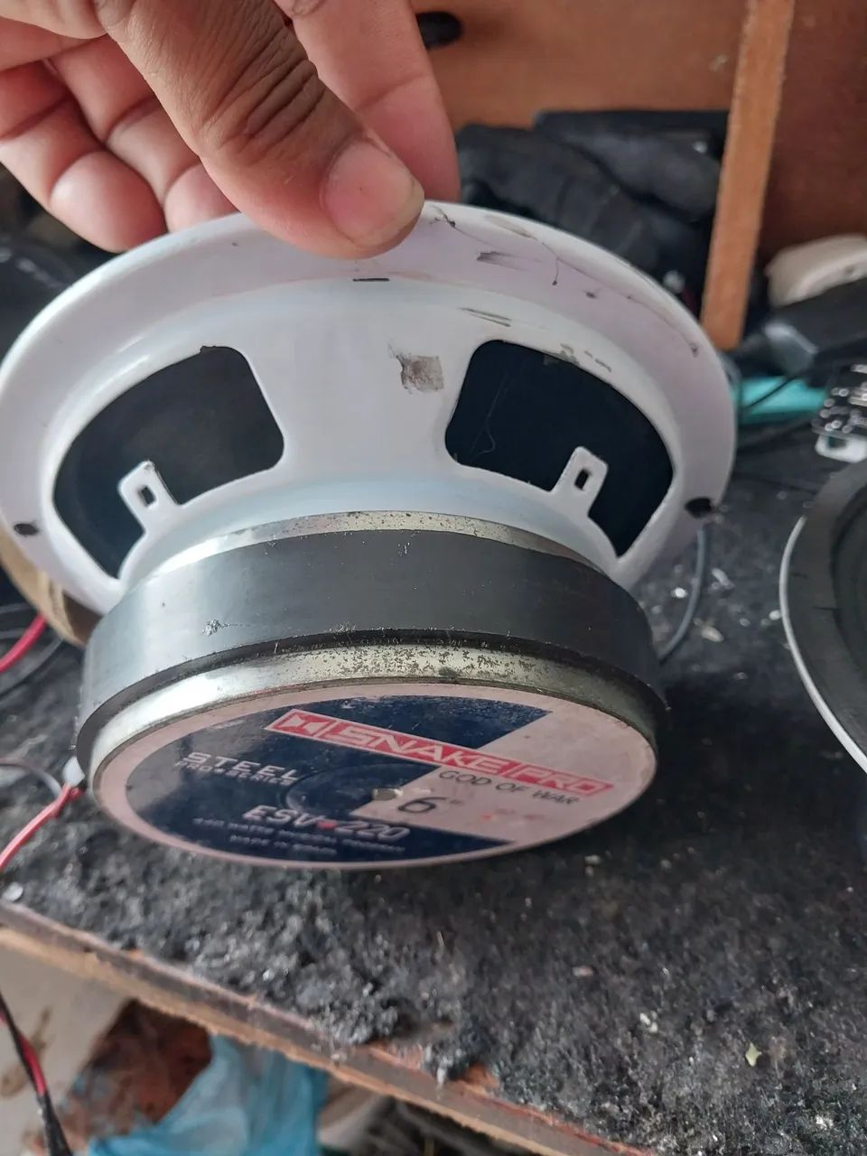Vendo um pa de alto-falantes de 6 polegadas de 400 e 40 w cada um  - Foto 2