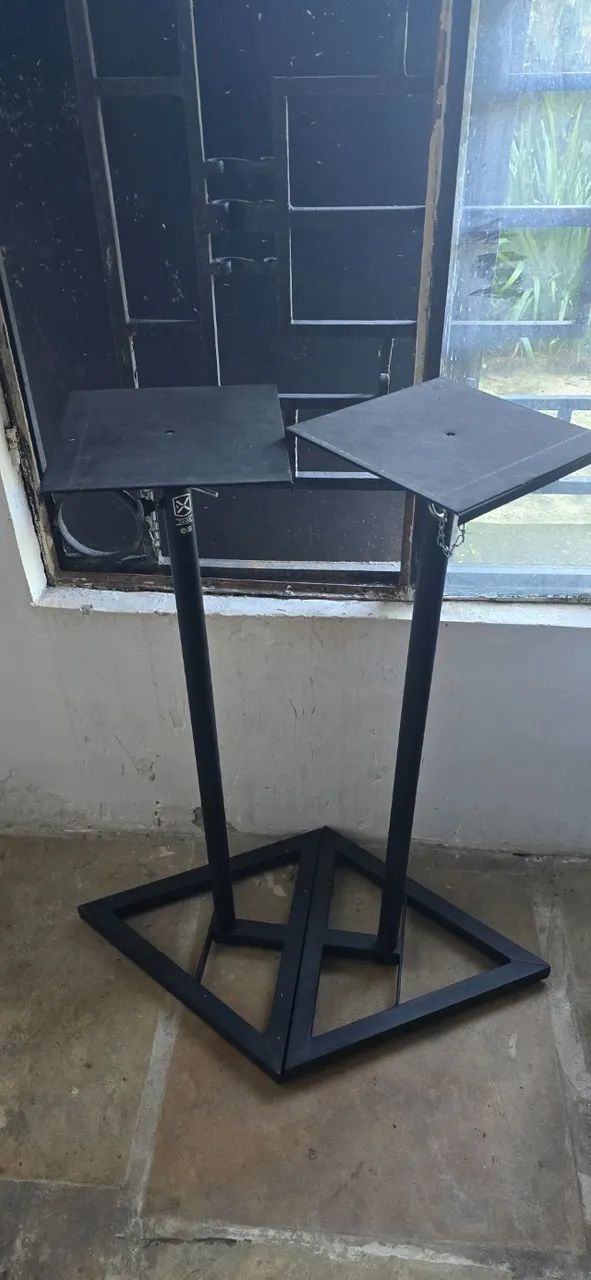 Pedestais de monitores de audio