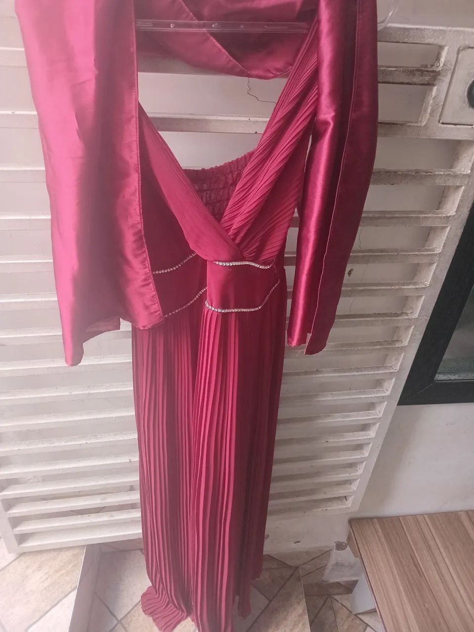 Vestido de festa bordô