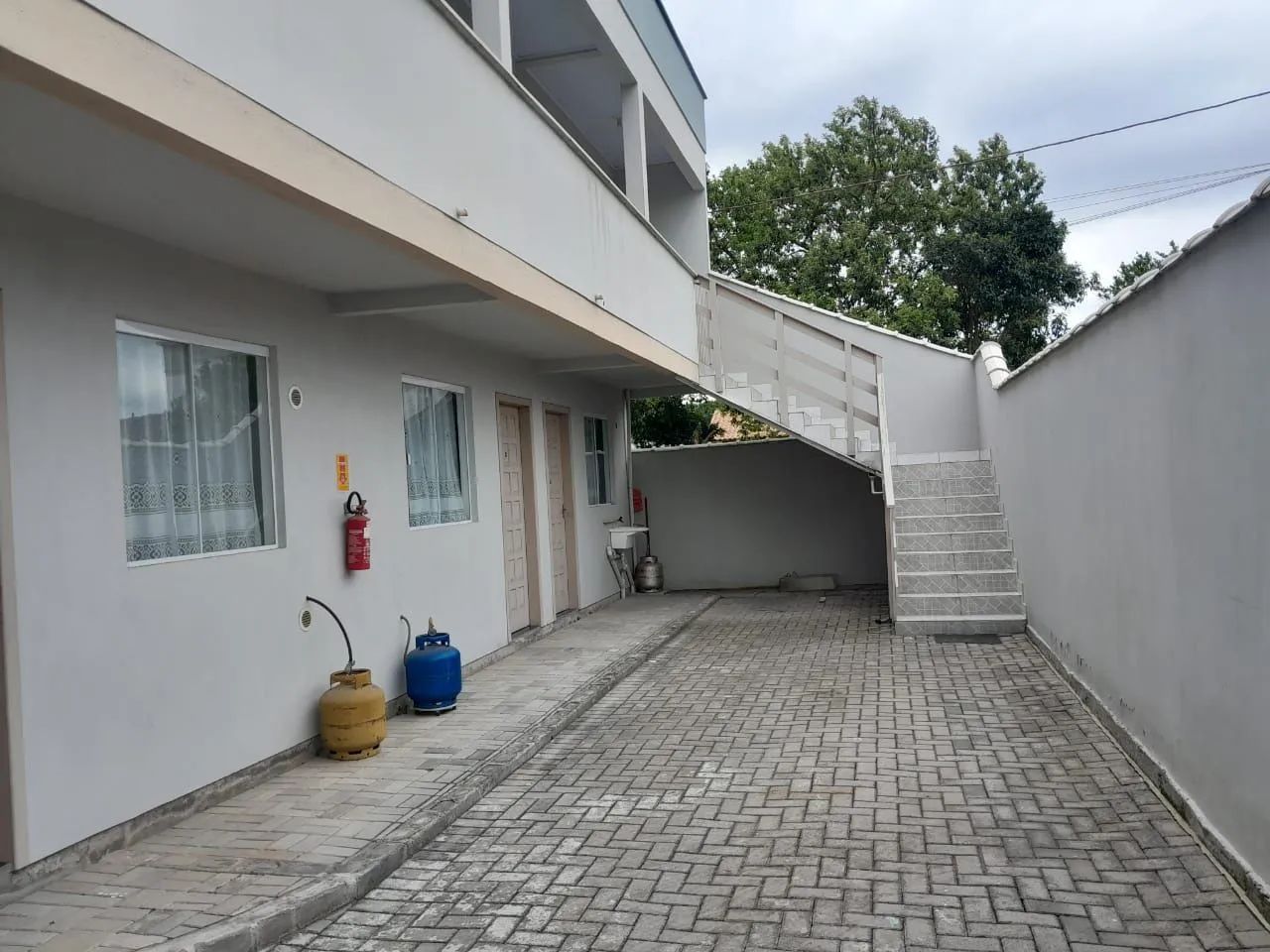 ALUGA-SE KITNET MOBILIADA NO BAIRRO PASSO DO GADO, TUBARÃO 