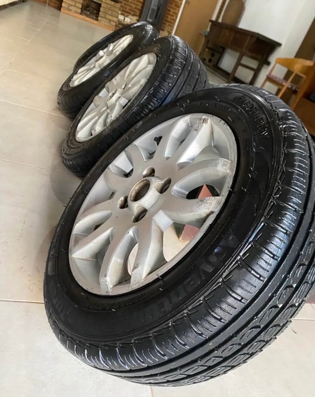 Roda 14 Fiat Doblo + 4 pneus excelente estados