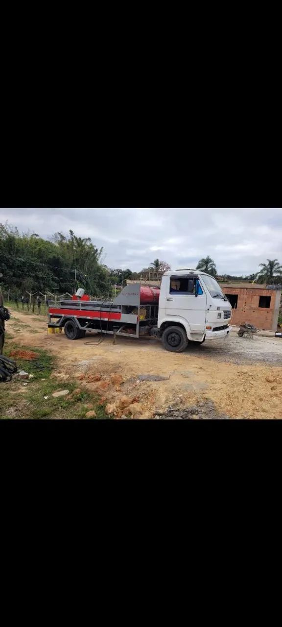 Caminhão bomba de concreto 