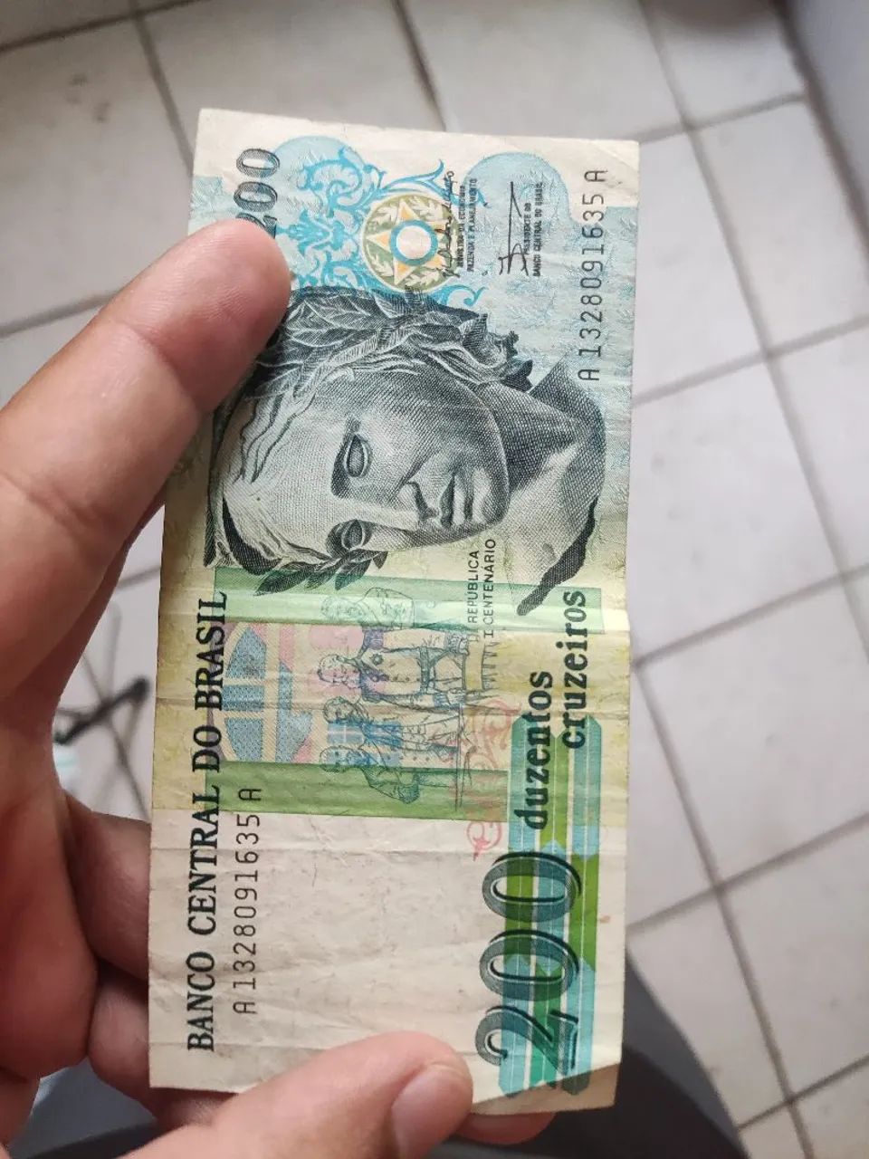 Nota de 200 cruzeiros nova