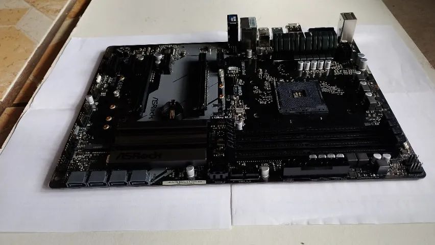 Placa-mãe ASRock B450 Pro4 (com defeito. P/conserto ou retirar componentes) - Foto 4