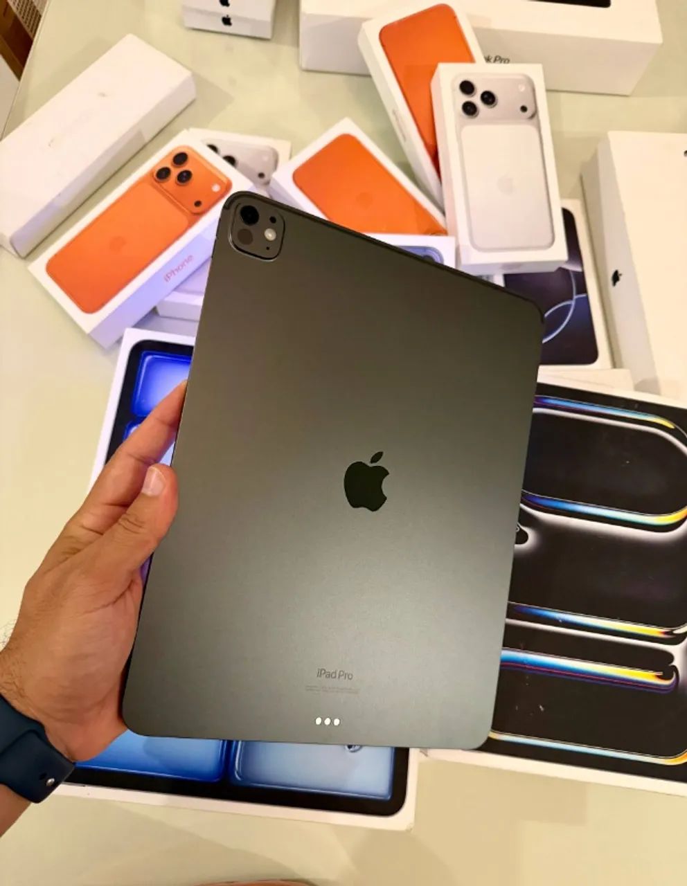 iPad PRO M4 256GB 13 Polegadas - Garantia Apple 08/2026 - Bateria 100% 9 Ciclos - Até 18x