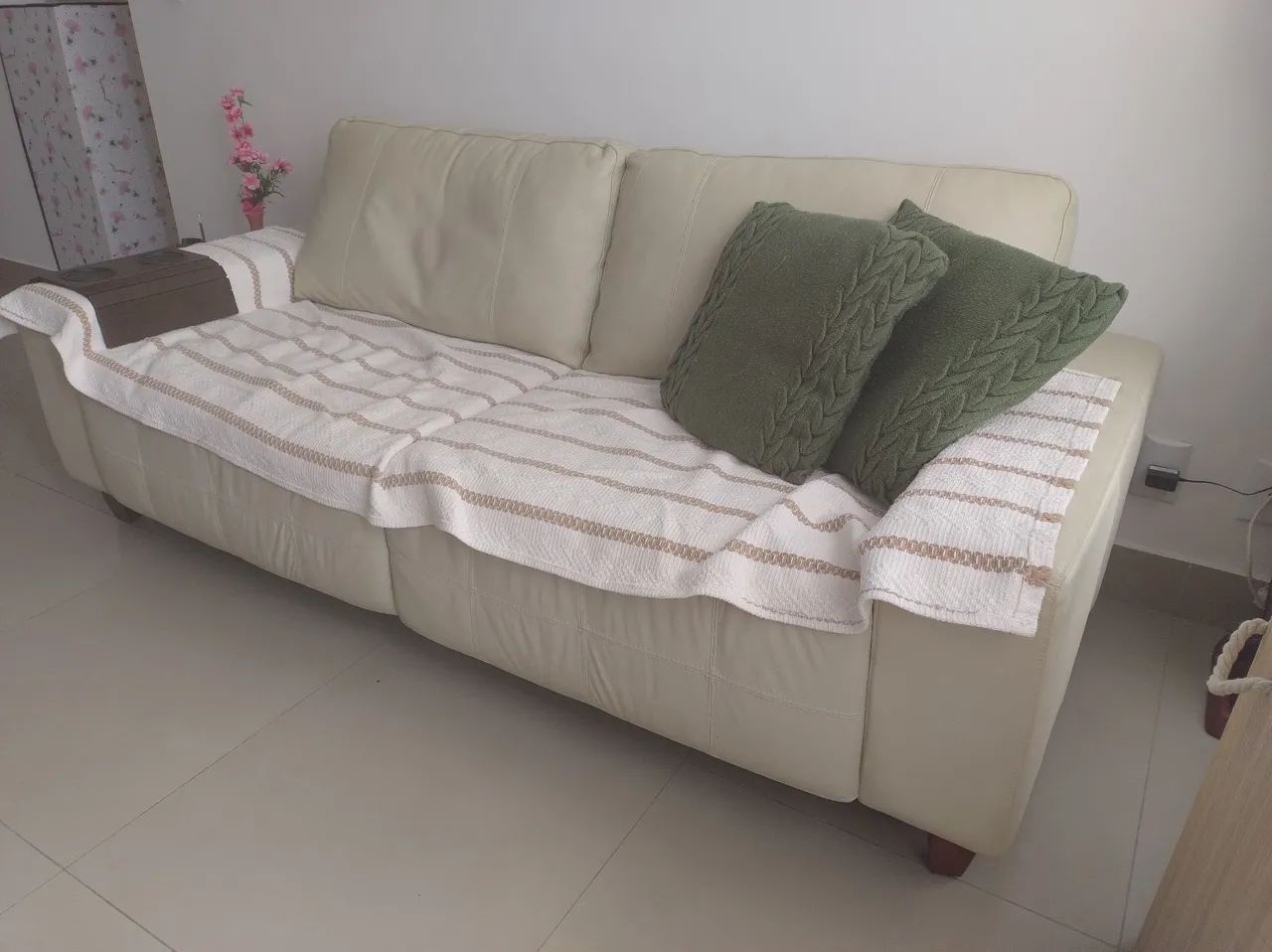 VENDO SOFÁ DE COURO LEGÍTIMO  - Foto 2