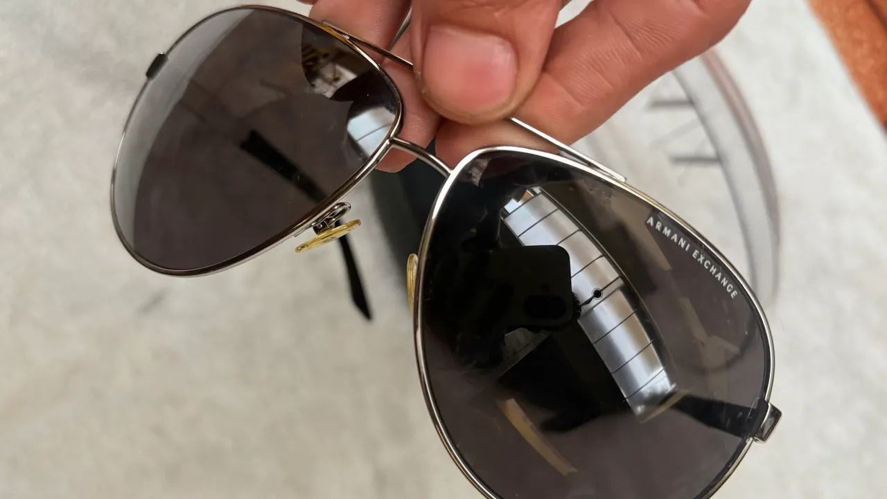 Óculos Escuro Armani Exchange com estojo original.  - Foto 2
