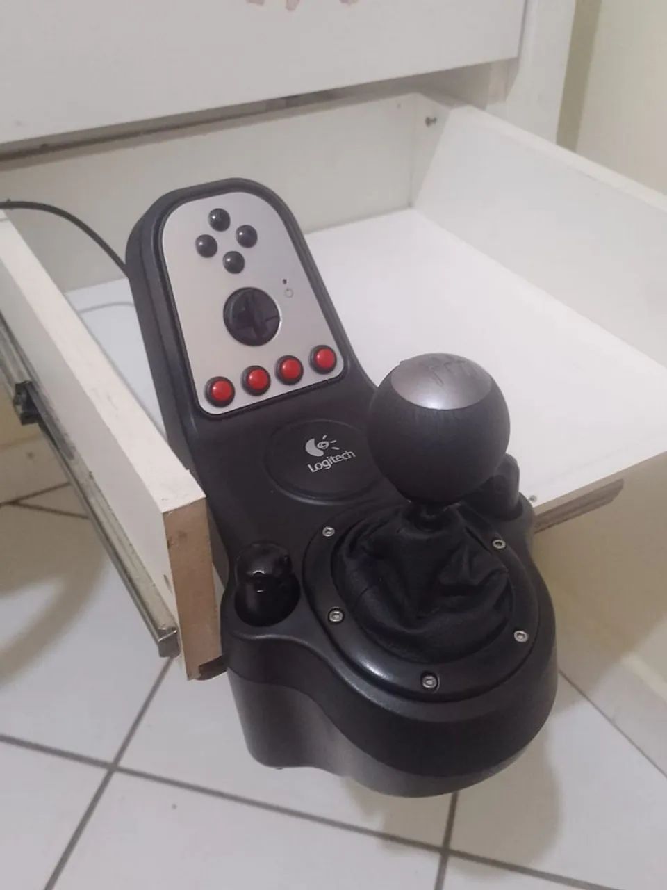 Kit Logitech G27 volante, câmbio e pedais - Foto 3