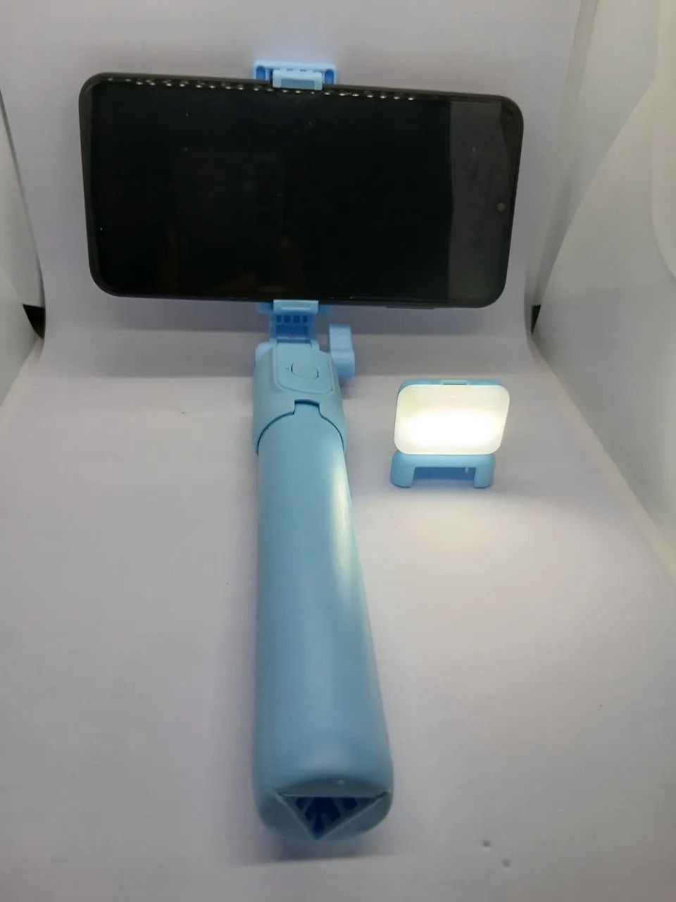 Bastão Selfie Tripé com Luz LED e Controle Bluetooth Retirar no local 