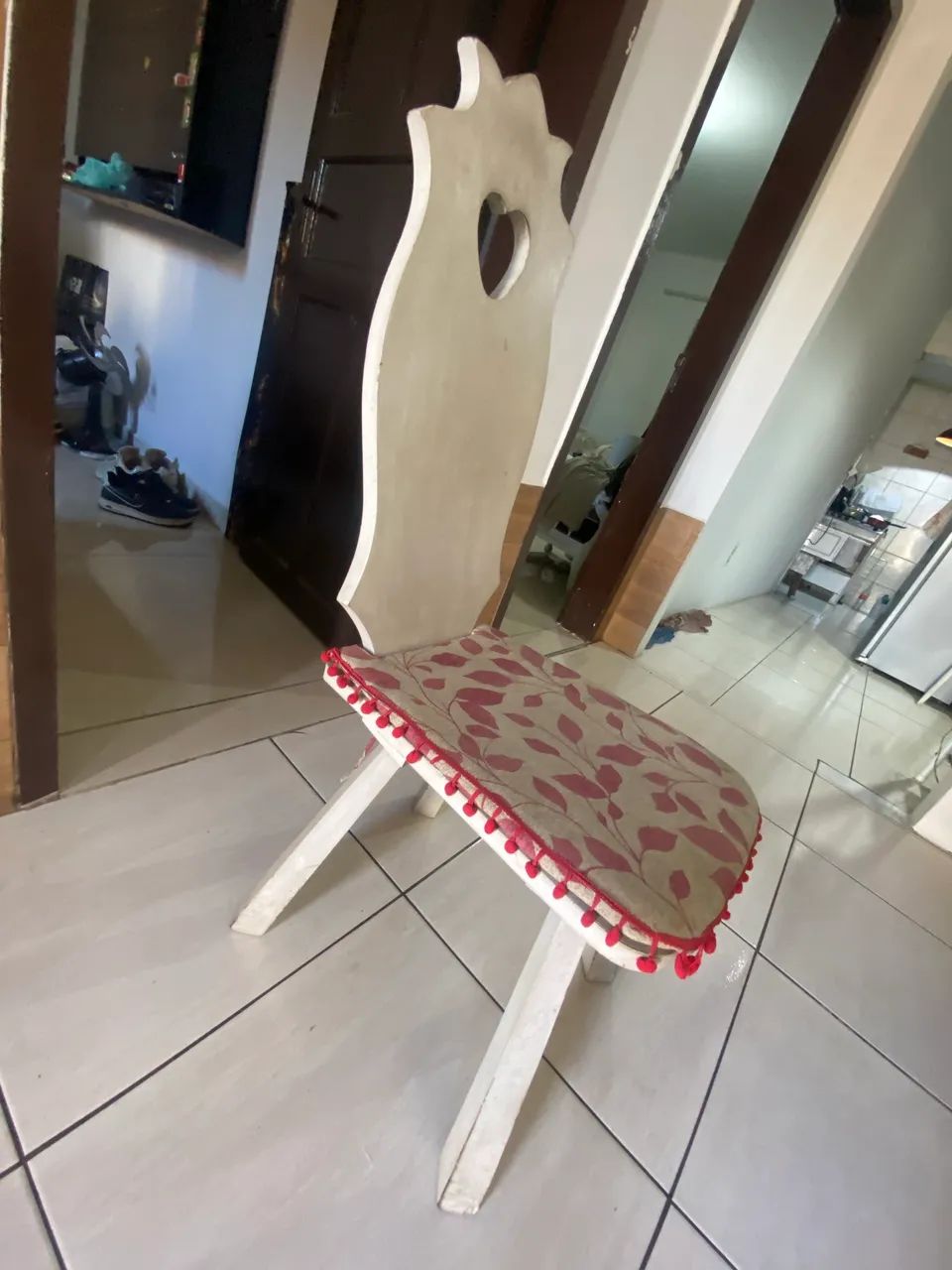 Mesa com 4 cadeiras MADEIRA LEGITIMA RARIDADEE !! - Foto 3
