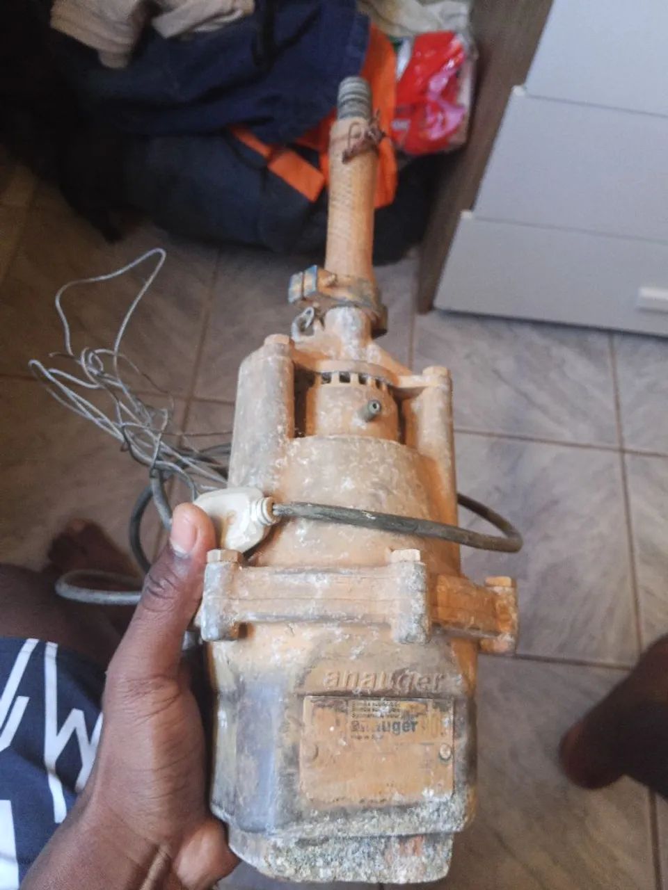 Bomba submersa funcionando perfeitamente 