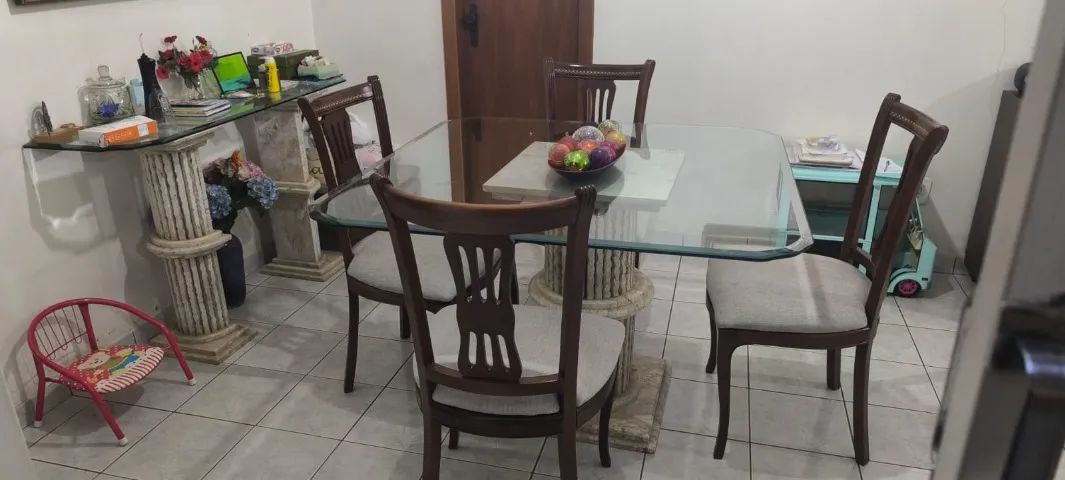 Mesa de jantar + aparador e Sofá de Couro - Foto 4