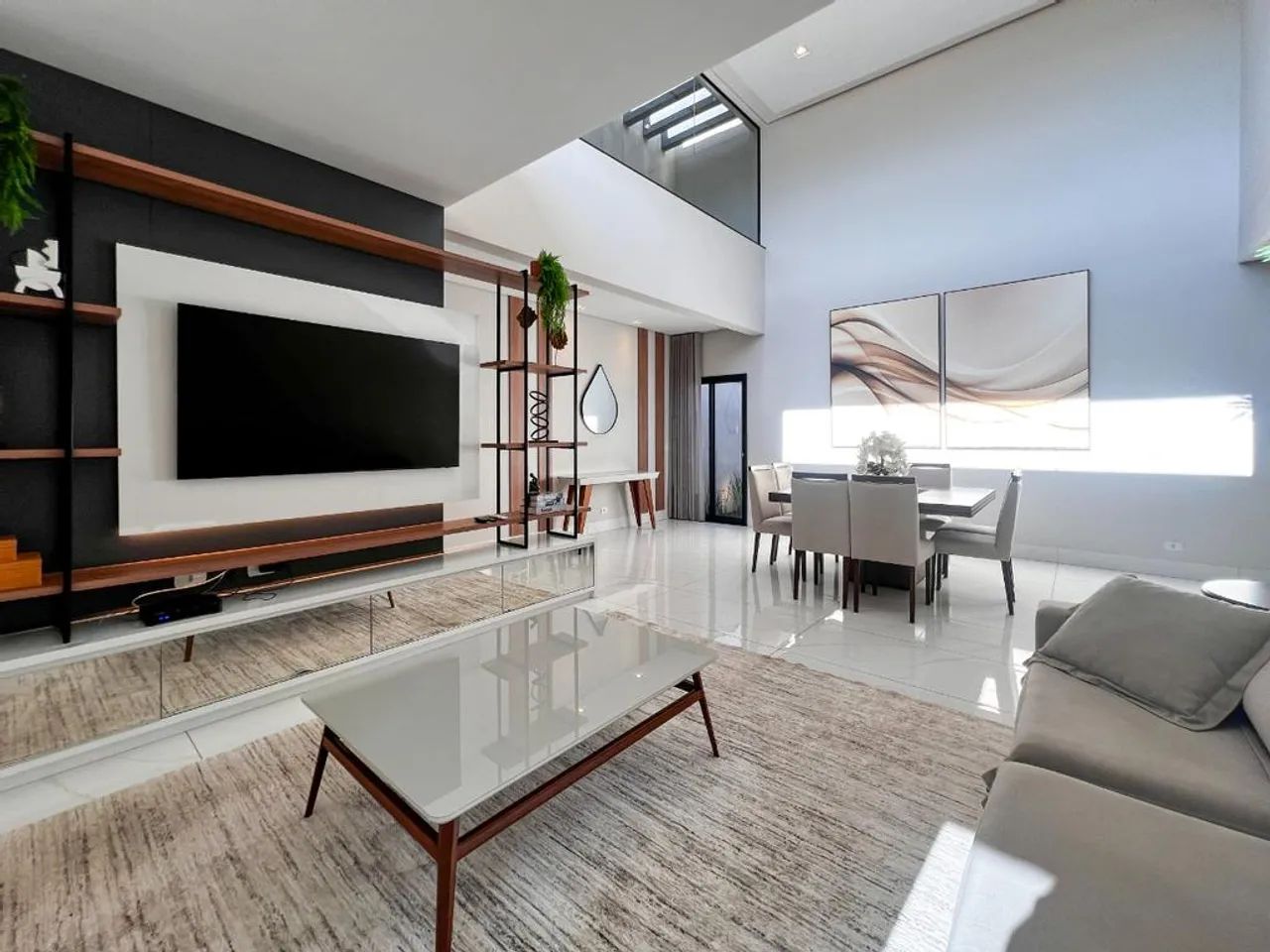 Casa à venda em Maringá, Jardim Cidade Monções, com 3 suítes, com 254.94 m²