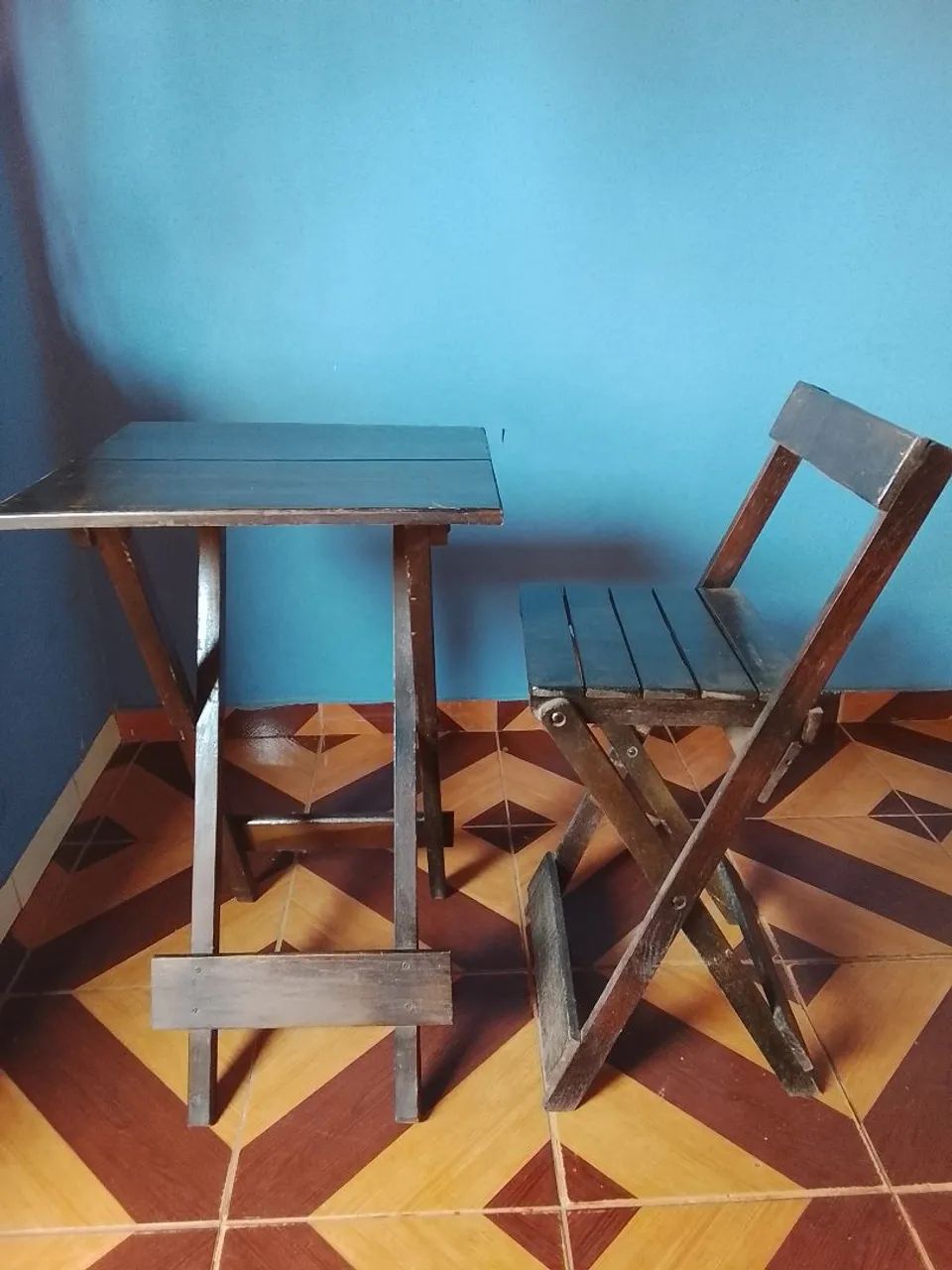 Mesa e cadeira 