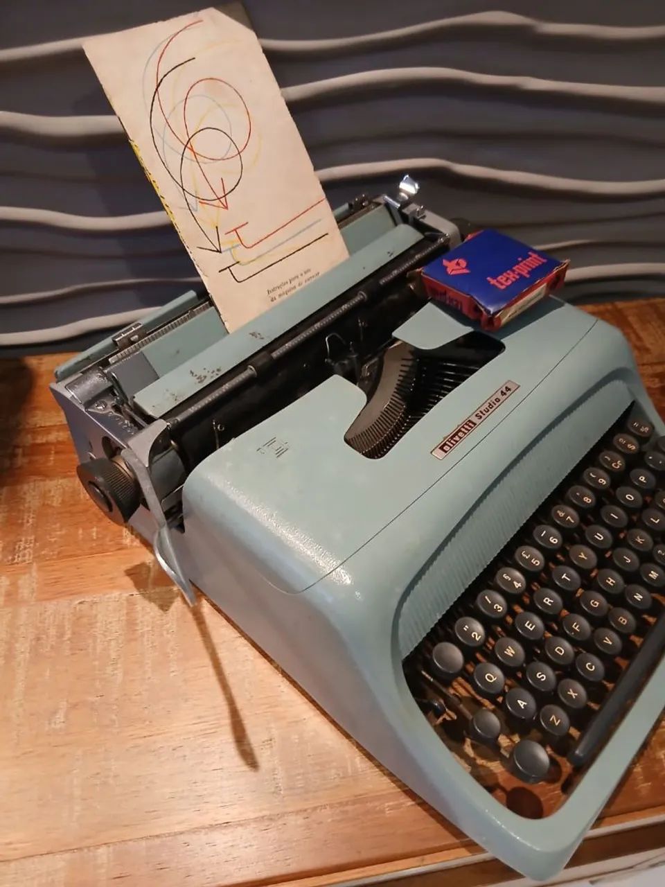 Máquina de escrever Olivetti Studio 44 - Foto 5