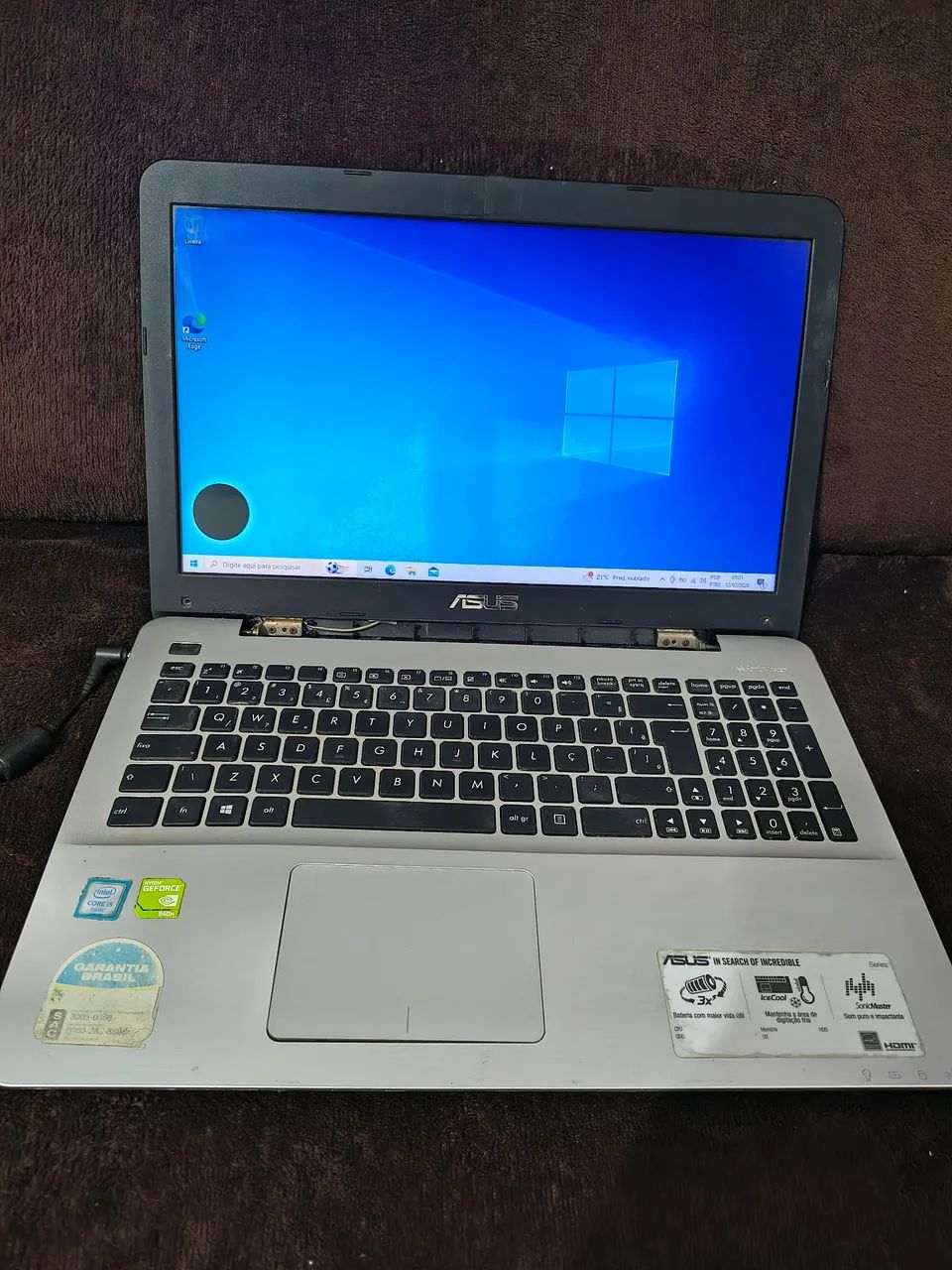 Notebook ASUS com Placa de Vídeo.