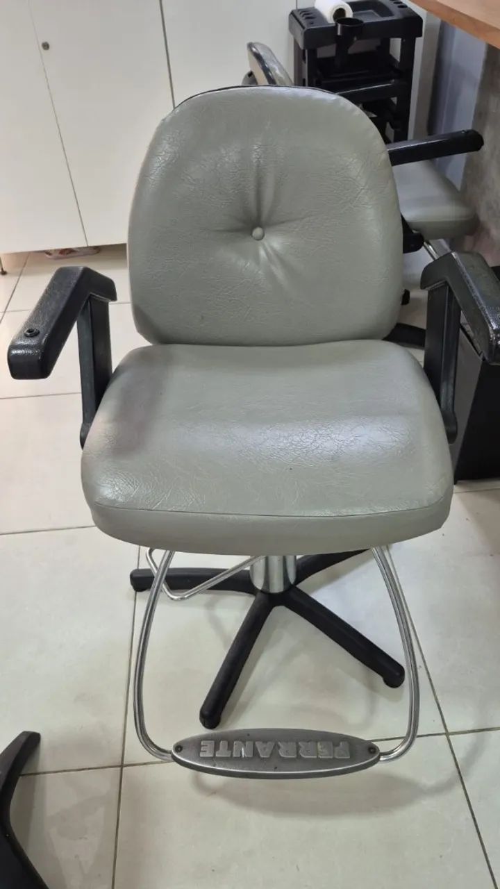 Cadeira de Cabeleleiro Ferrante