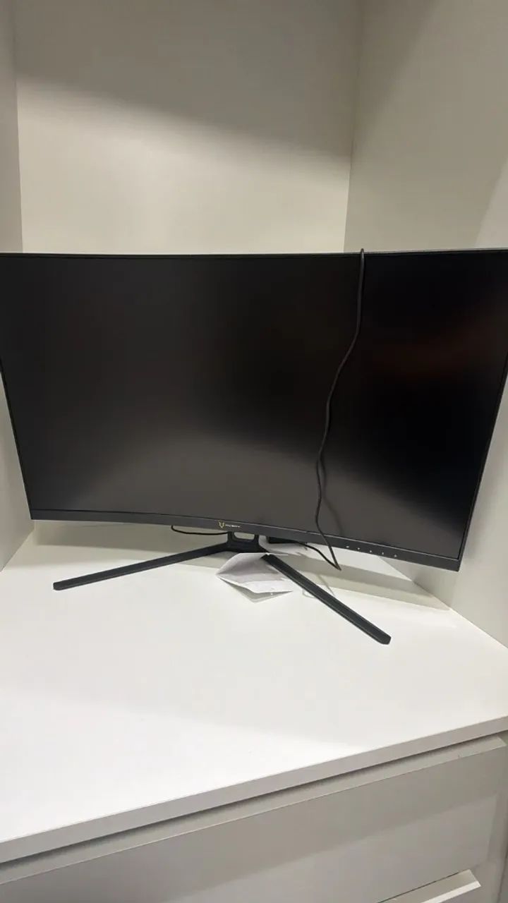 monitor para jogo e cadeira