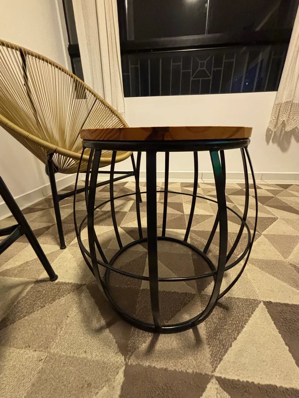Cadeiras e banqueta - Foto 2