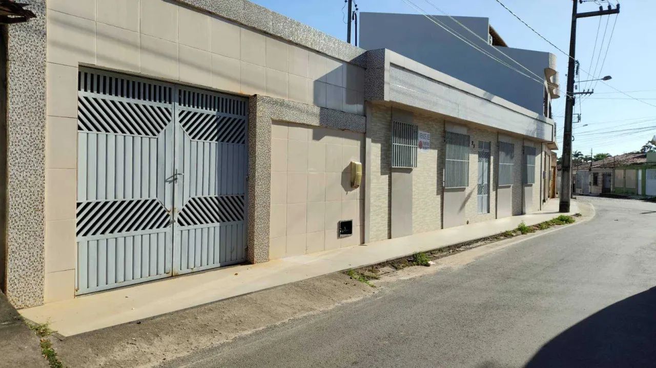 CASA EM RUA PÚBLICA NO CENTRO - ESTÂNCIA [56479]