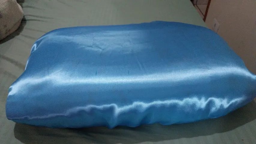 Fronha de cetin com elastico e tocas de cetin