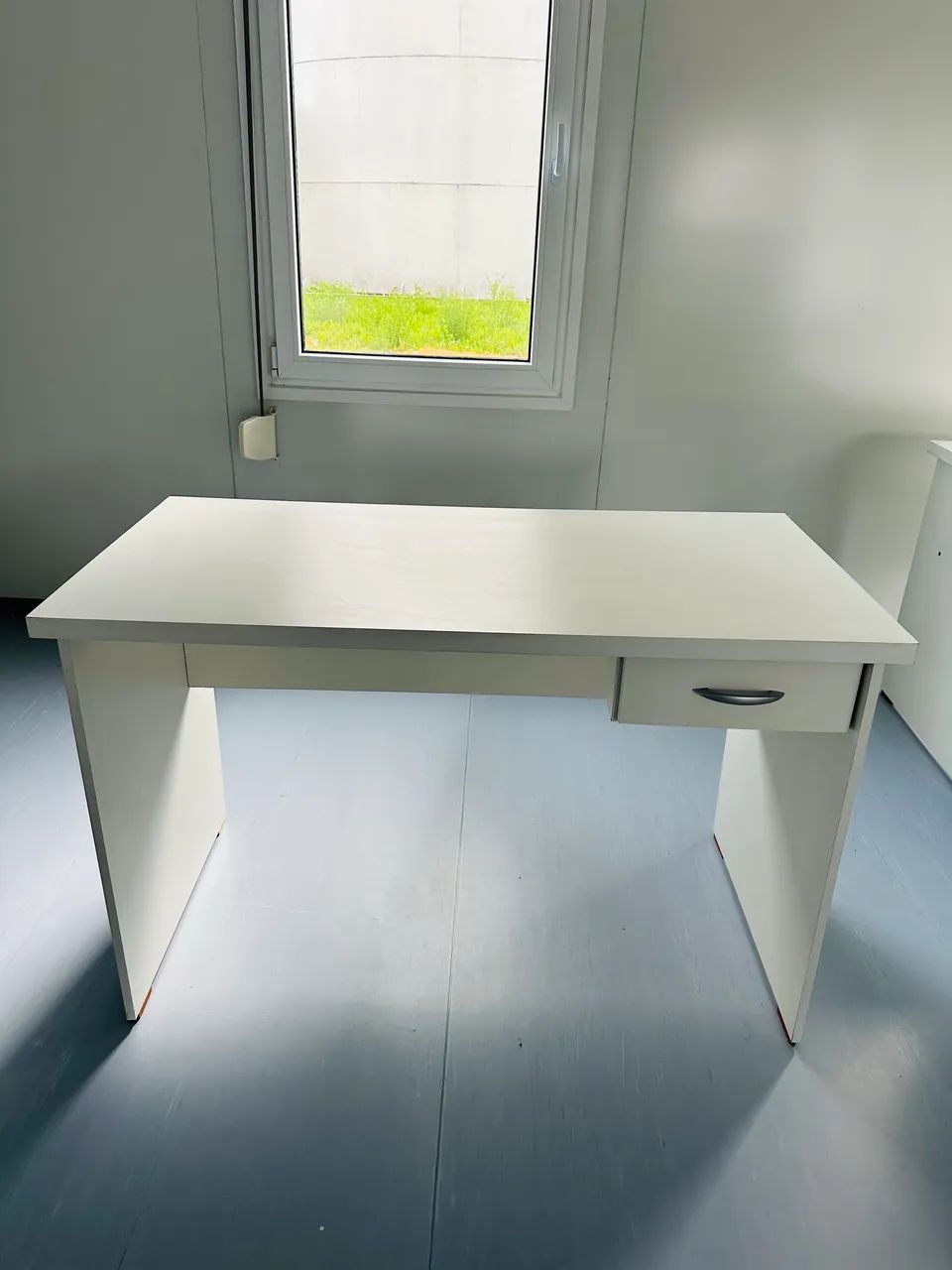 Mesa de Escritório em MDF com tampo grosso e 1 Gaveta - Nova - Foto 4