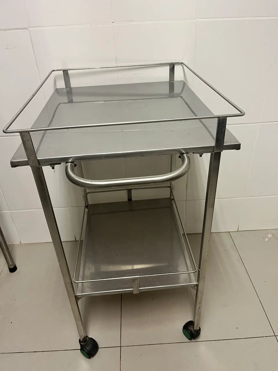 Mesa auxiliar inox com rodinhas  - Foto 4
