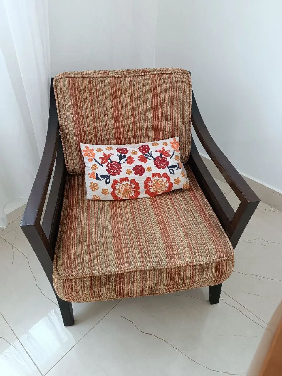 Poltronas Época decoração novinhas  - Foto 4