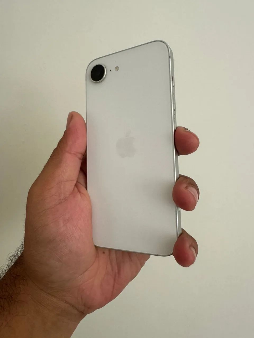 iPhone 16e