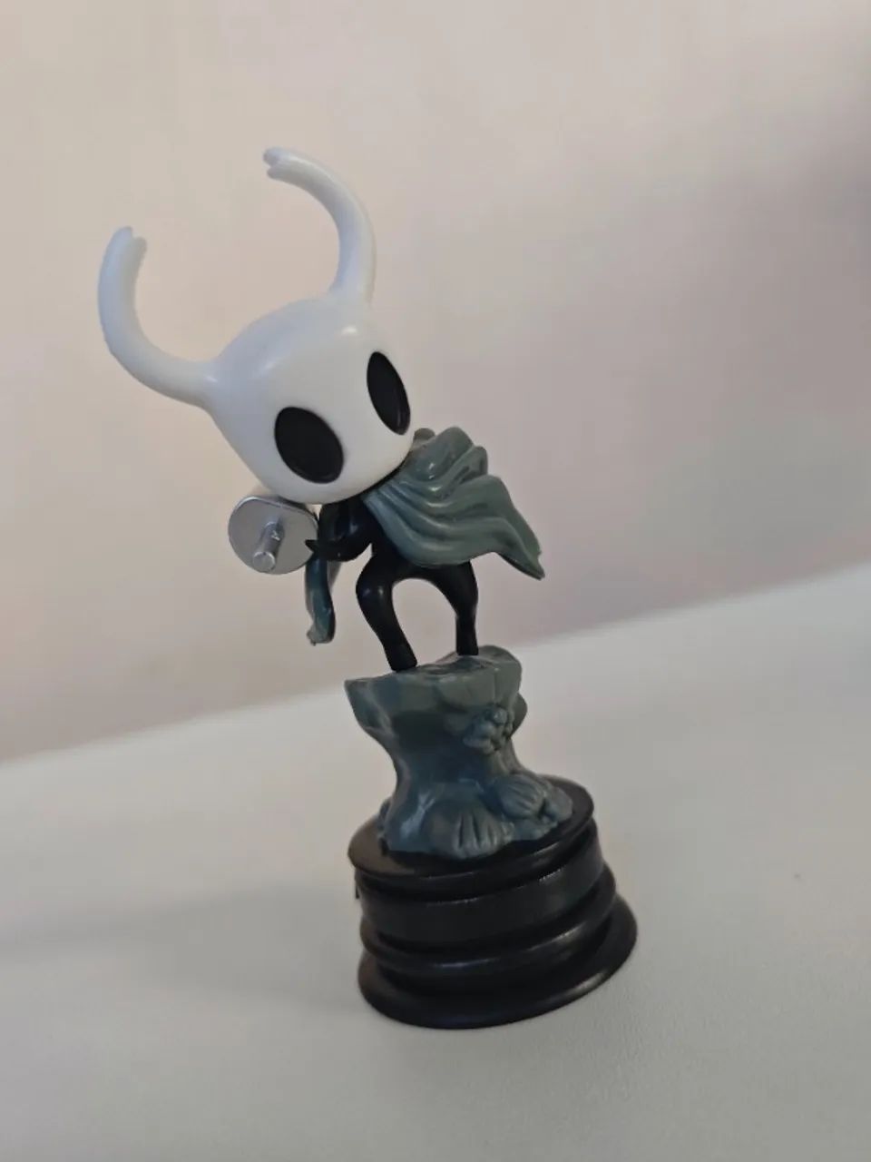 Boneco hollow knight o cavaleiro 11cm com caixa - Foto 2