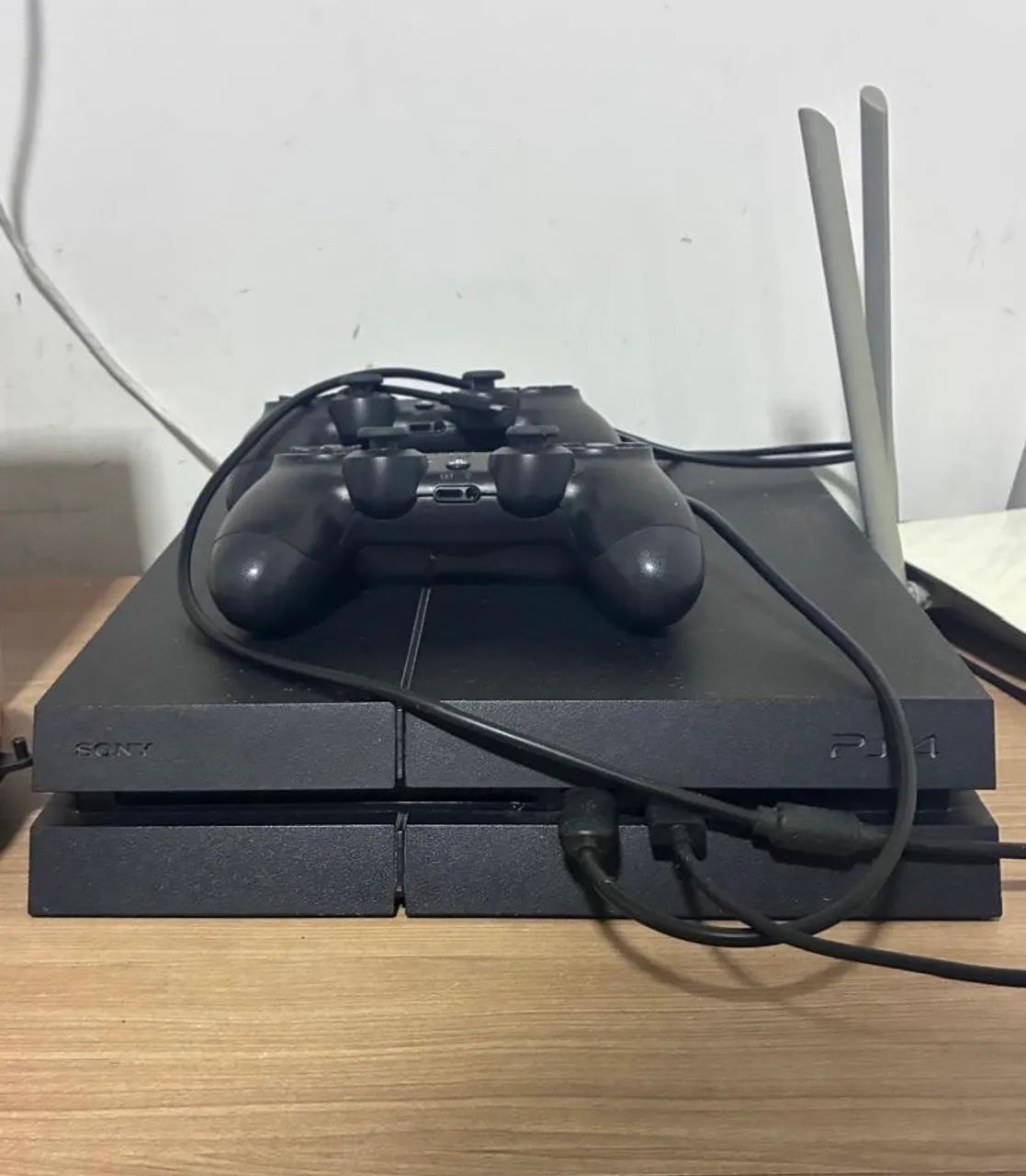 Playstation 4 com controles - Foto 2