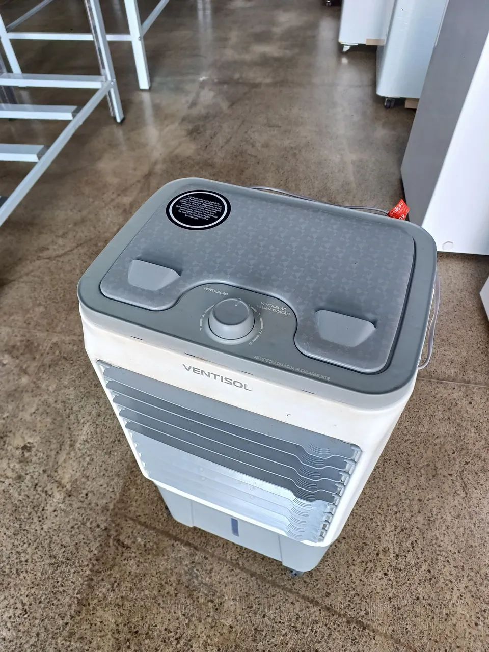 Climatizador Portátil 16 Litros 130w Ventisol Clin16 Cor Cinza - Foto 3