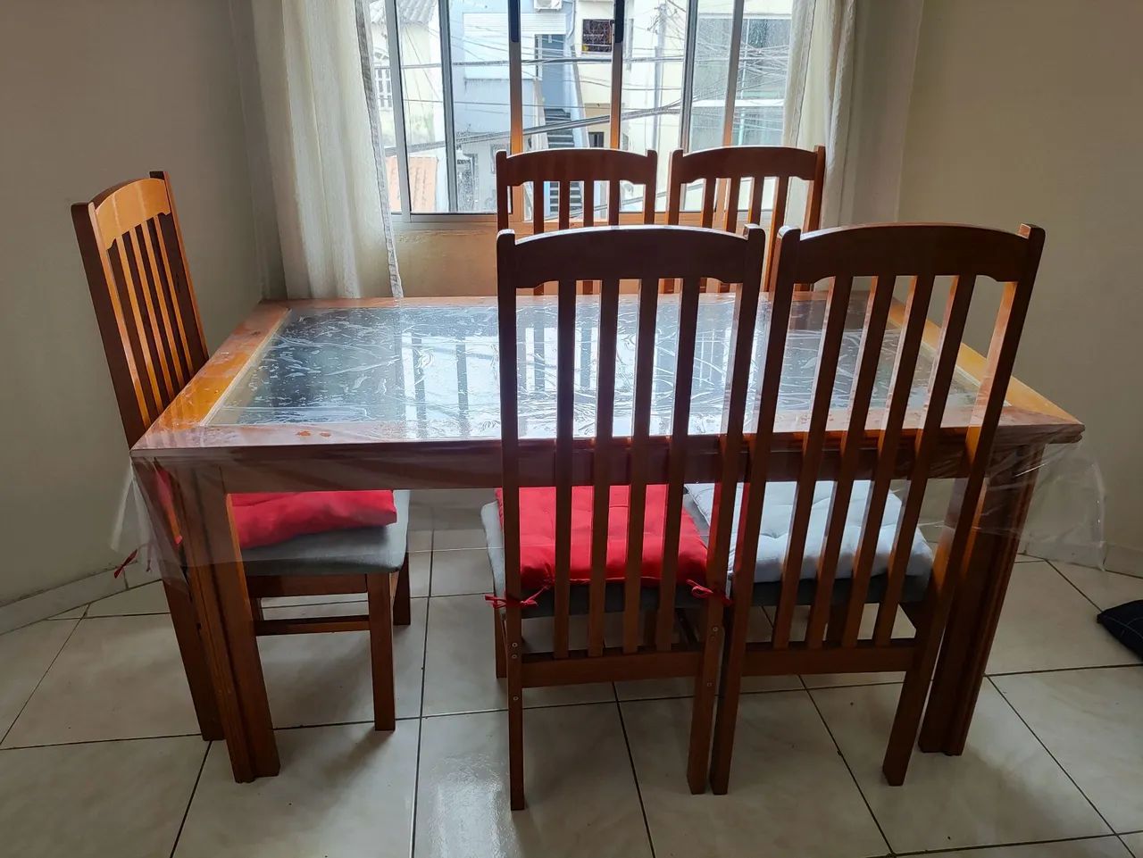 Mesa de madeira e vidro 6 lugares